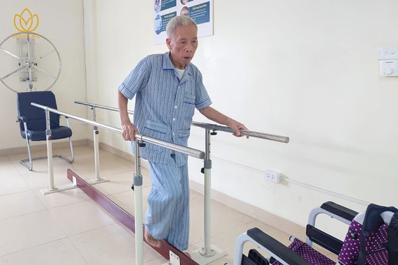 Chăm sóc người cao tuổi trong những ngày Hà Nội báo động ô nhiễm bụi mịn