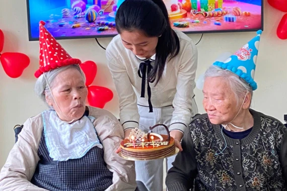 Gìn giữ những giá trị tinh thần trong chăm sóc người cao tuổi