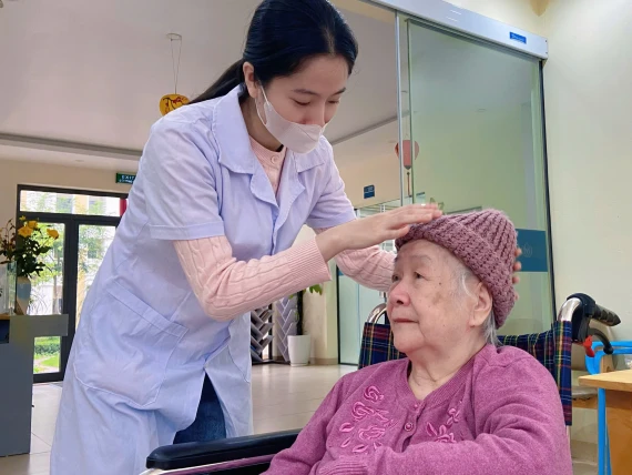 CHỦ ĐỘNG BẢO VỆ SỨC KHOẺ NGƯỜI CAO TUỔI TRONG NHỮNG NGÀY ĐÔNG GIÁ RÉT