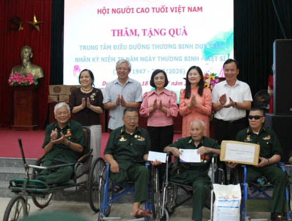 HỘI NGƯỜI CAO TUỔI VIỆT NAM TRI ÂN THƯƠNG BINH, BỆNH BINH TẠI TRUNG TÂM ĐIỀU DƯỠNG DUY TIÊN